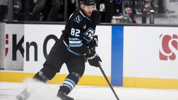 Stenlund has objective and lend a hand as Mammoth beat Canucks 4-1 Stenlund has objective and lend a hand as Mammoth beat Canucks 4-1