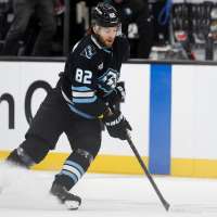 Stenlund has goal and assist as Mammoth beat Canucks 4-1