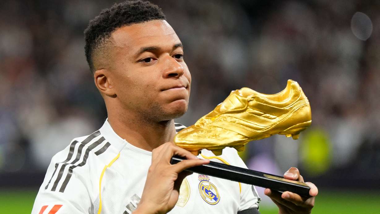 Real Madrid's Kylian Mbappe poses with the Golden Boot award before the Spanish La Liga soccer match between Real Madrid and Valencia in Madrid, Spain, Saturday, Nov. 1, 2025.