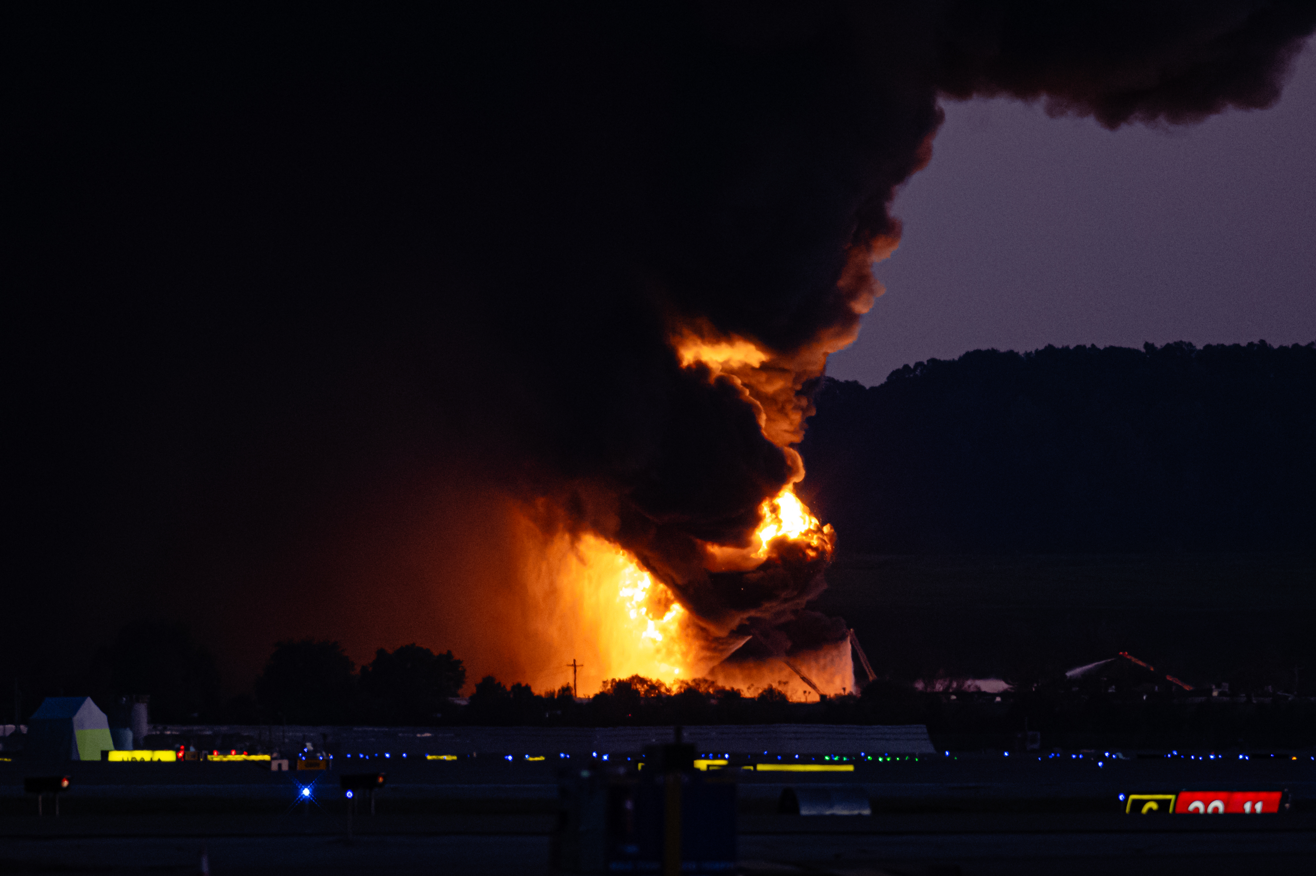 At least 3 dead, 11 injured in UPS plane crash in Kentucky