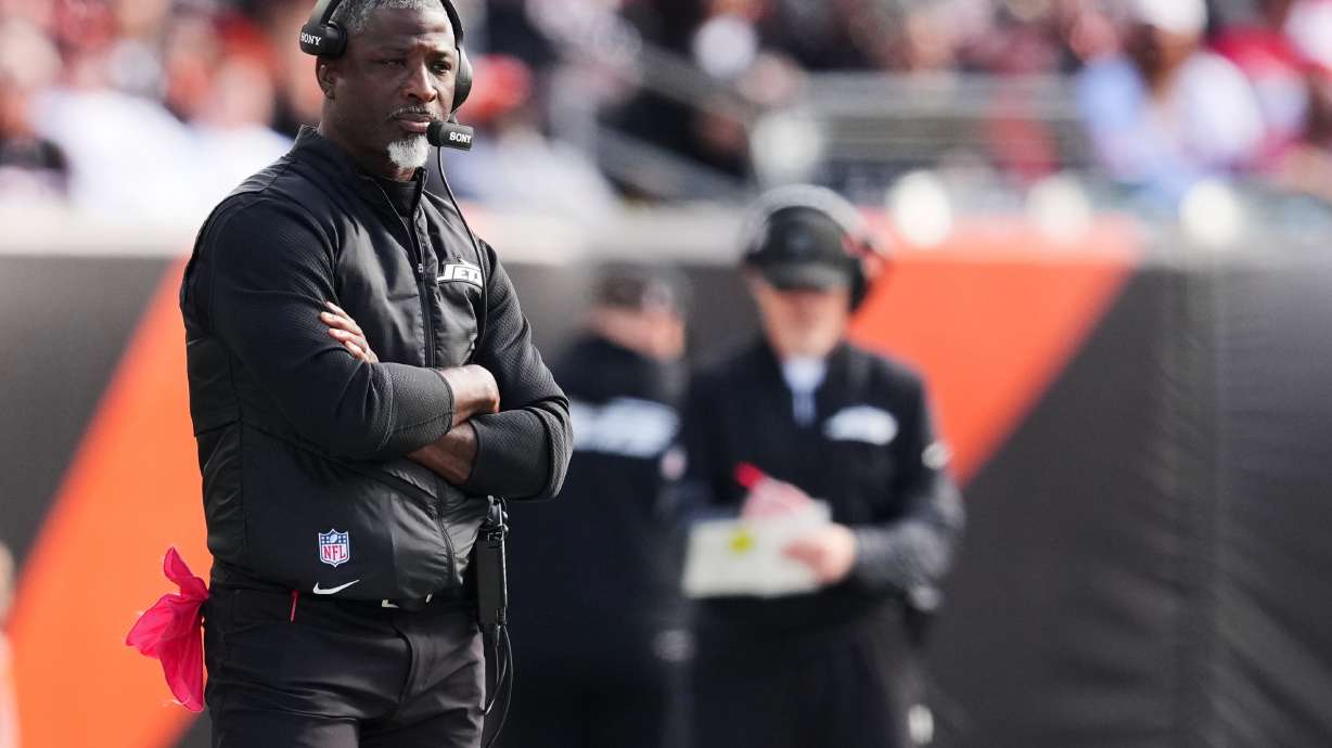New York Jets head coach Aaron Glenn stands along the sideline during the second half of an NFL football game against the Cincinnati Bengals, Sunday, Oct. 26, 2025, in Cincinnati.