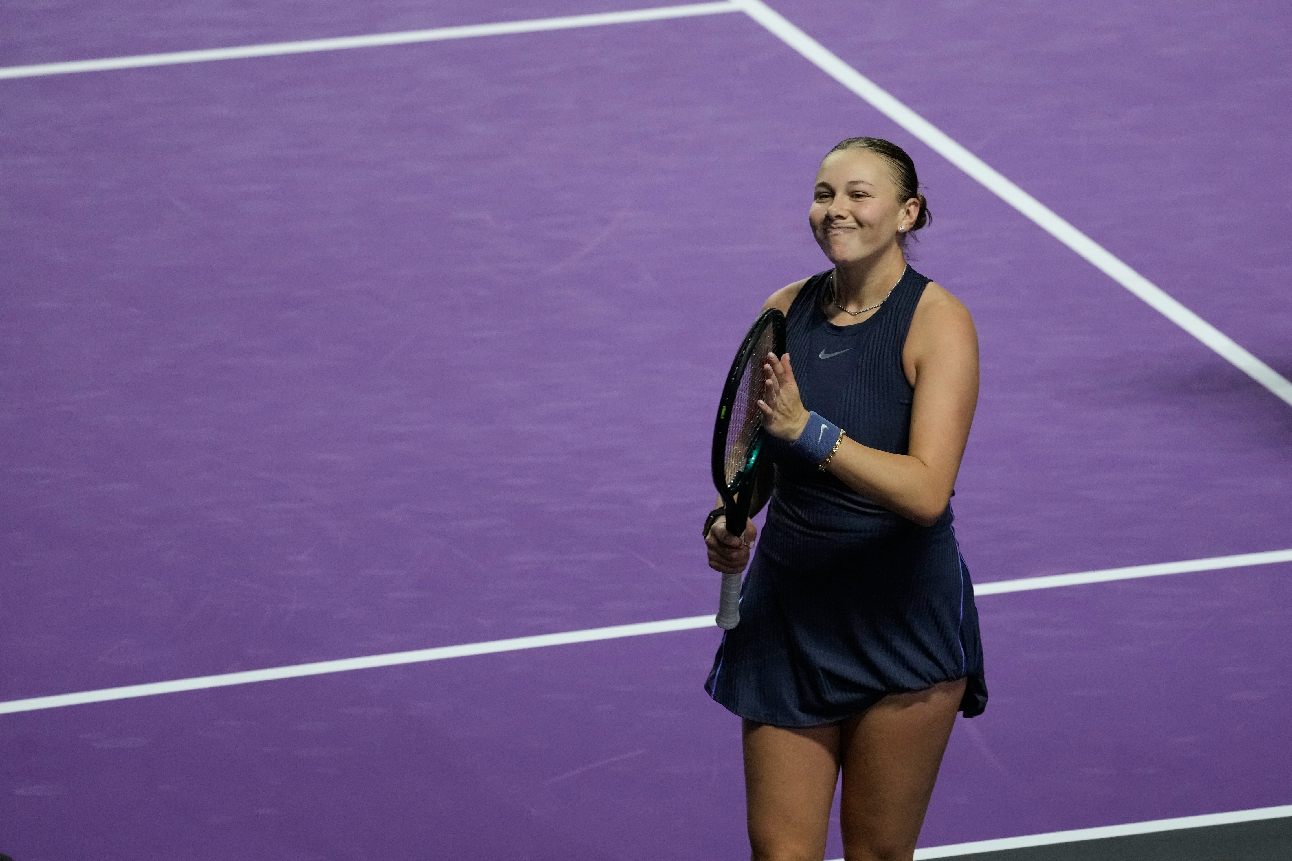 Anisimova beats Swiatek to join Rybakina in last four at WTA Finals
