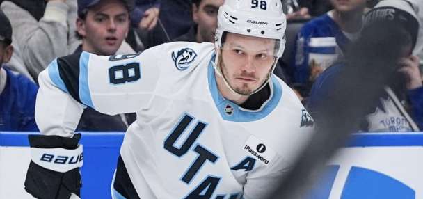 Mammoth strike early, hold off Capitals in 3-2 road win