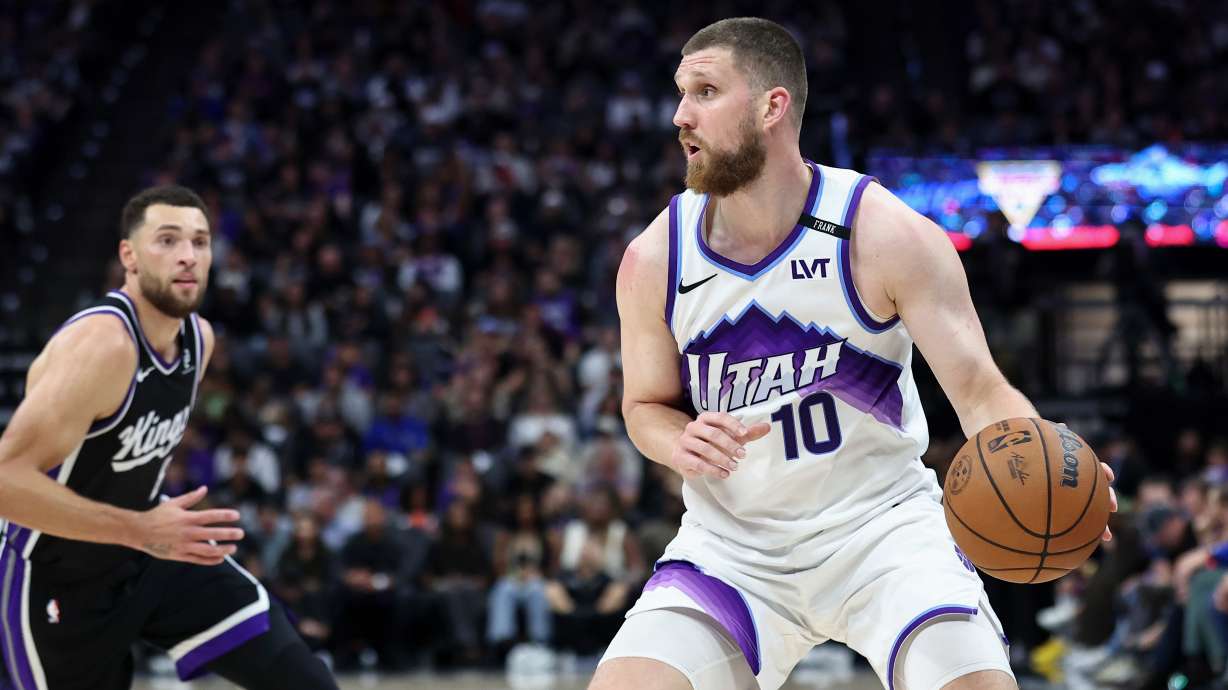 Utah Jazz forward Svi Mykhailiuk (10) dribbles to the basket with Sacramento Kings guard Zach Lavine, left, defending during the second half of an NBA basketball game Friday, Oct. 24, 2025, in Sacramento