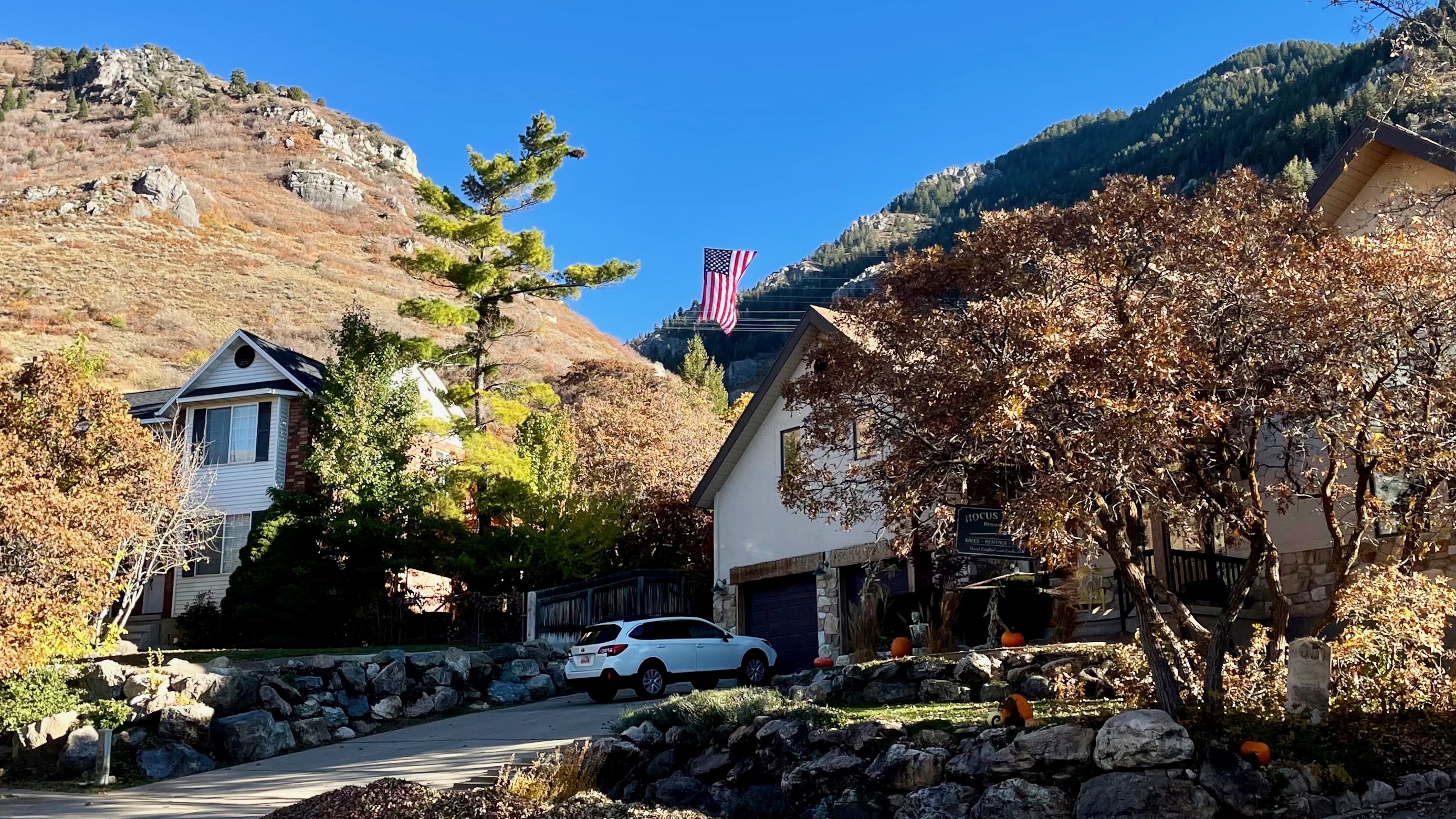 'The Major,' a giant U.S. flag created to honor military veterans, is again flying in North Ogden