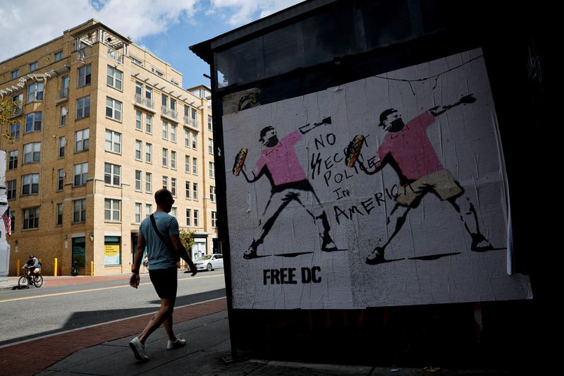 Washington sandwich-thrower cleared of assaulting US agent