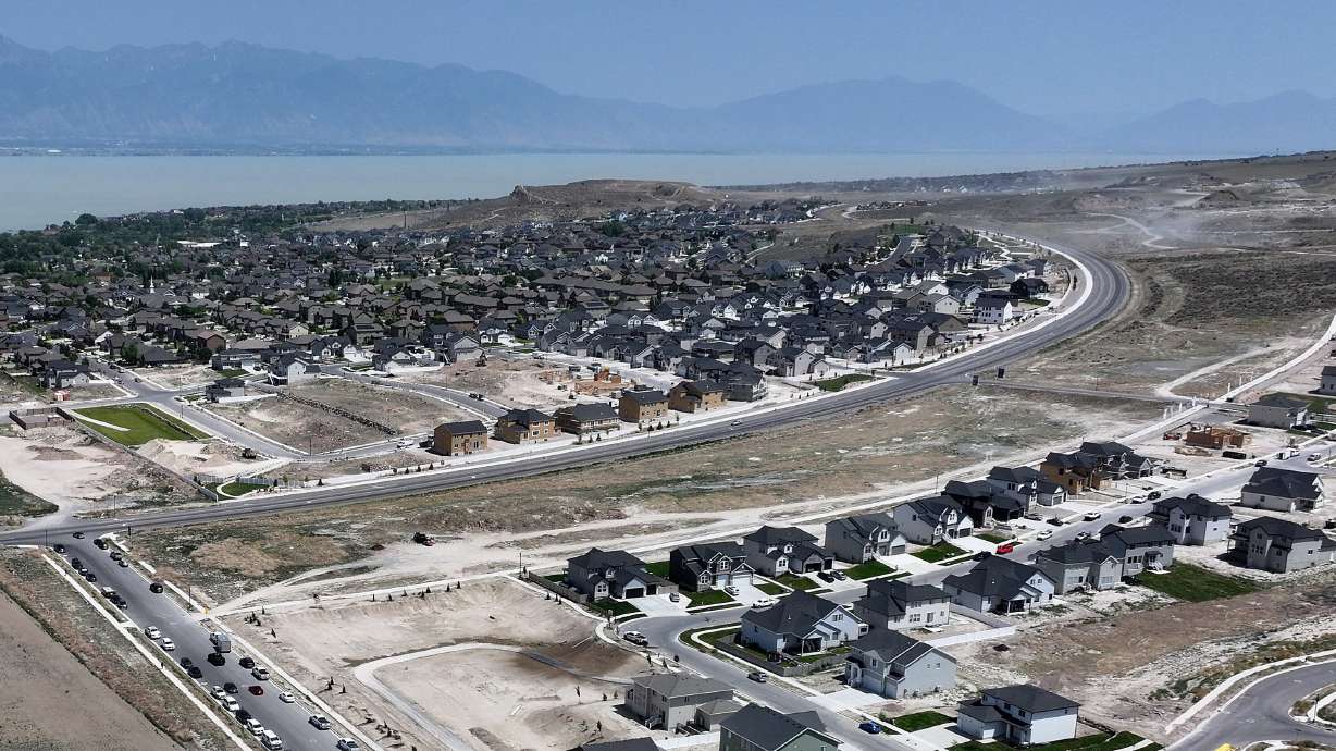 New homes in Saratoga Springs on June 20. The weekly average for a 30-year fixed-rate mortgage in the U.S. rose slightly this week.