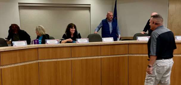 Hooper leaders revive push to strip the mayor of her powers and the measure, again, fails