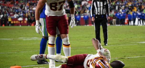 Jayden Daniels doesn't need surgery on his elbow and he'll avoid IR for now, AP source says