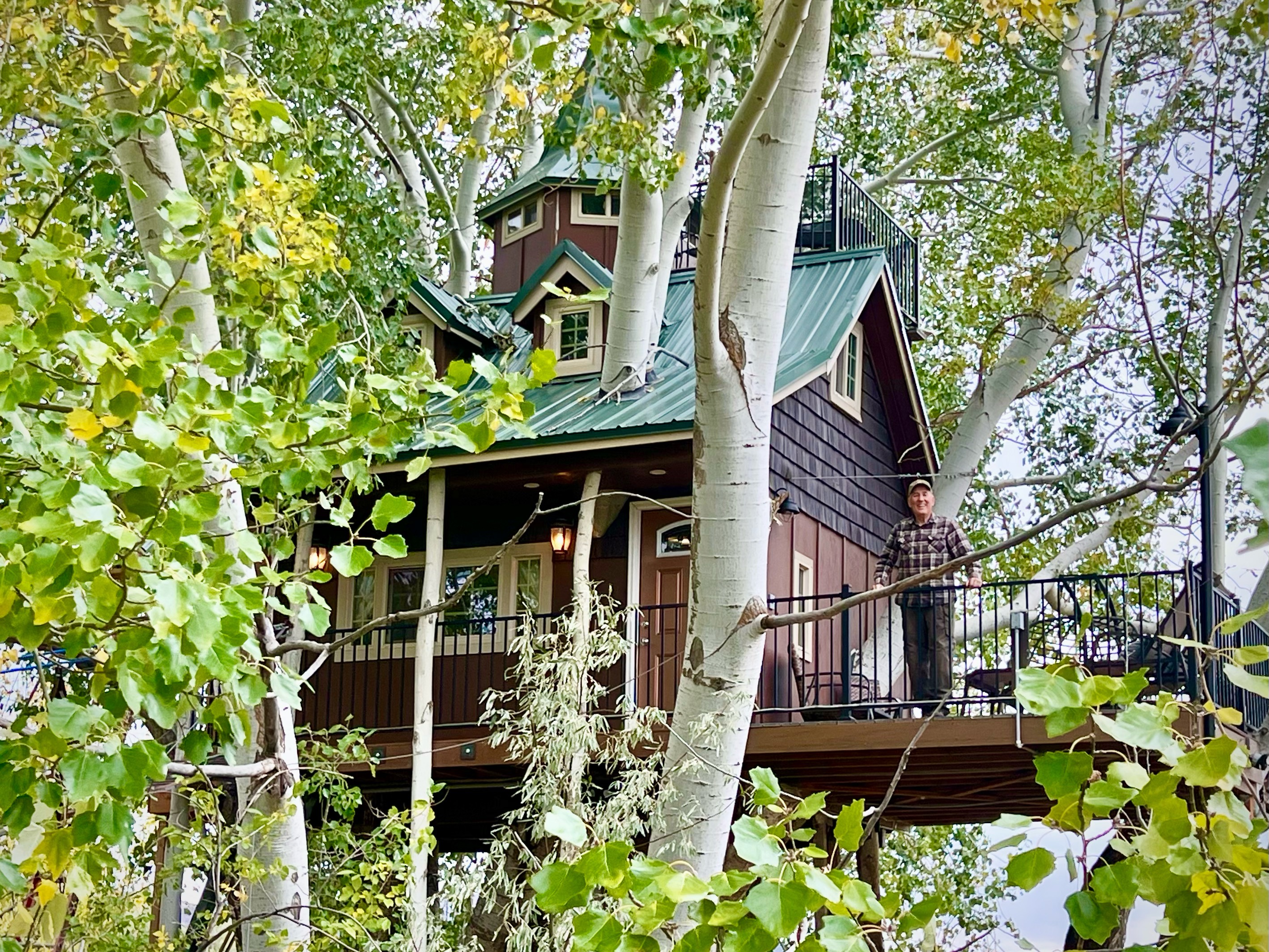 From aerospace to tree house: A Nephi man's journey to building a 'galaxy'-renowned Airbnb