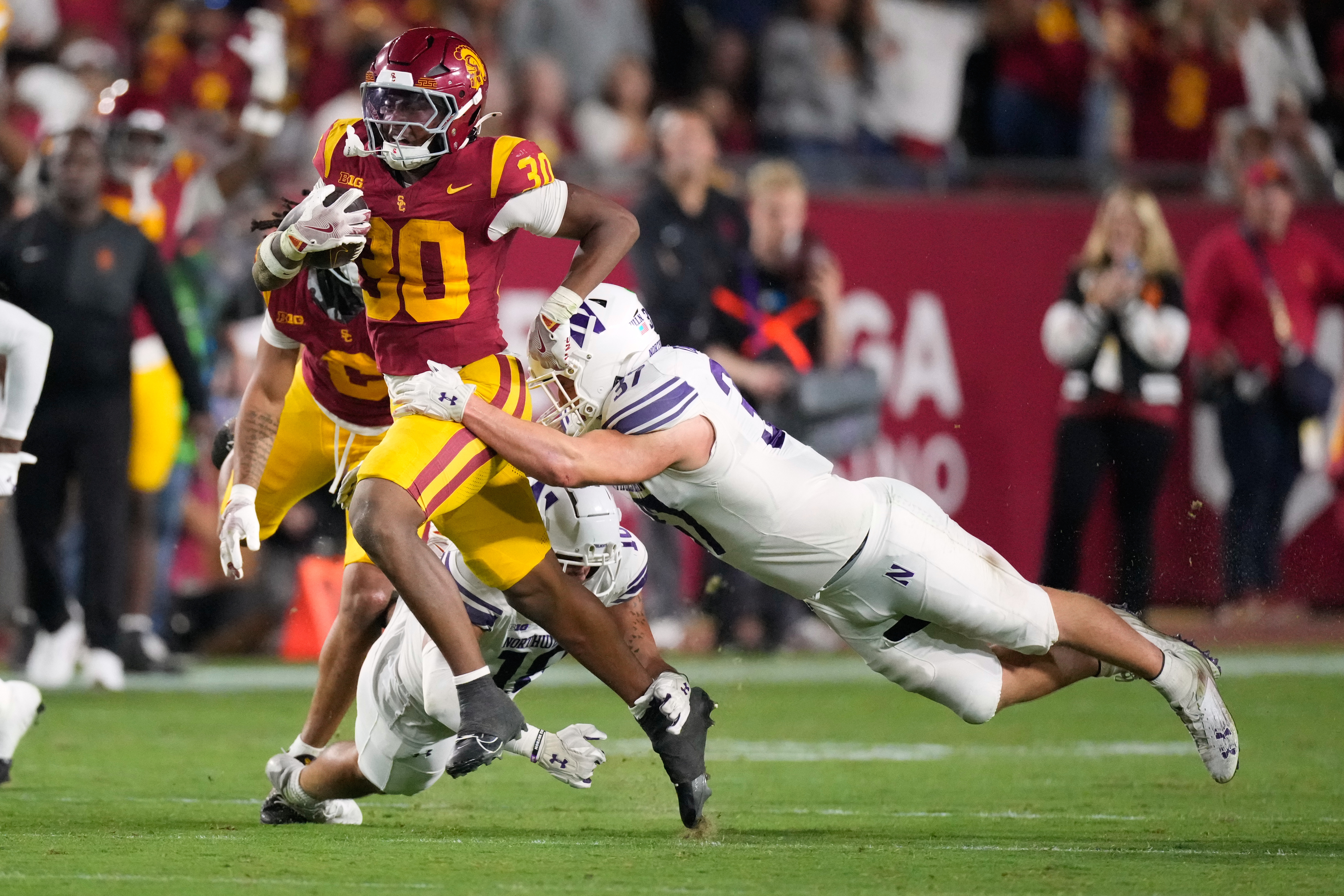 Lemon scores through air, on ground in No. 20 USC's 38-17 win over Northwestern