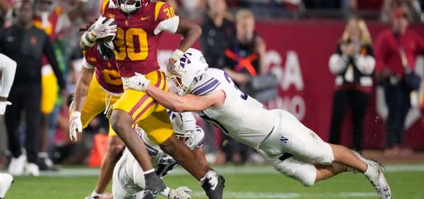 Lemon scores through air, on ground in No. 20 USC's 38-17 win over Northwestern