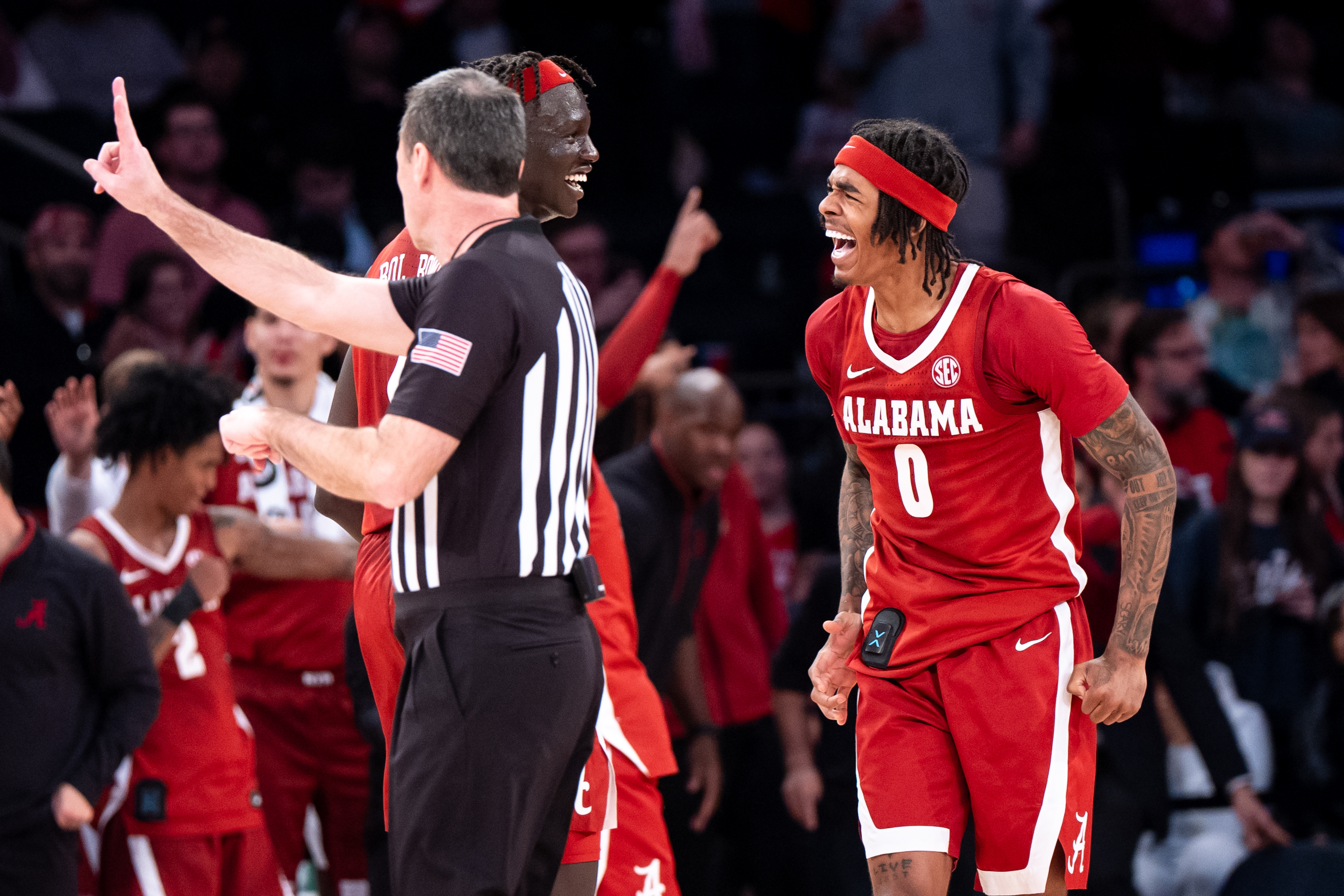 Labaron Philon scores 25 as No. 15 Alabama upends fifth-ranked St. John's 103-96 at MSG