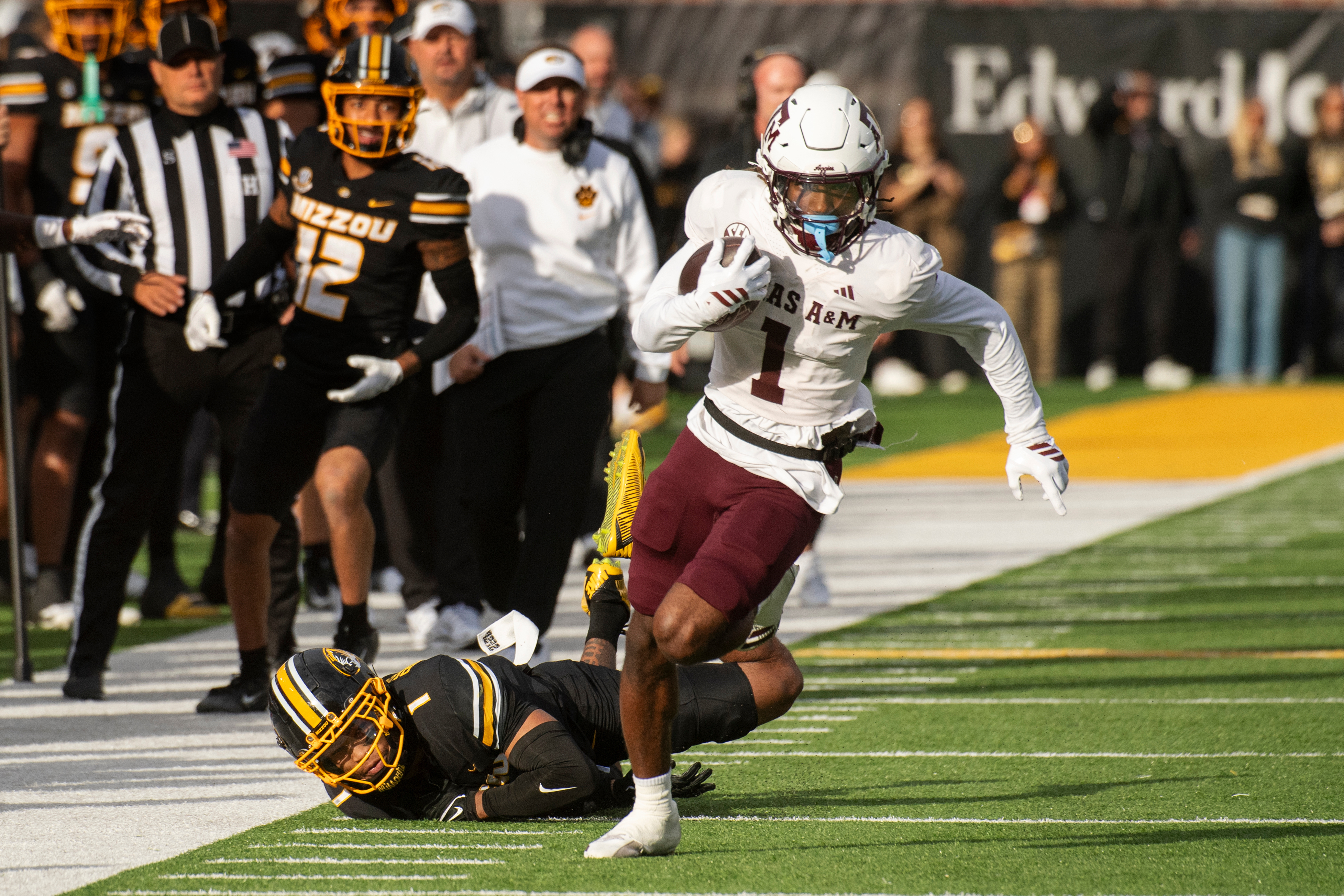No. 3 Texas A&M's dominant defense overwhelms No. 19 Missouri's freshman QB in 38-17 victory
