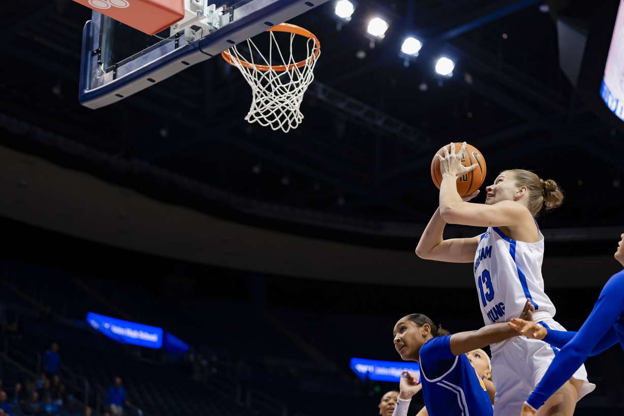 Lara Rohkohl raises up for a shot near the basket against San Jose State.