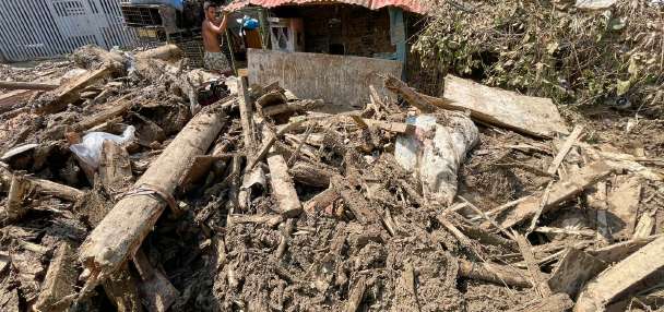 Super Typhoon Fung-wong slams into Philippines, killing 2 and displacing 1 million