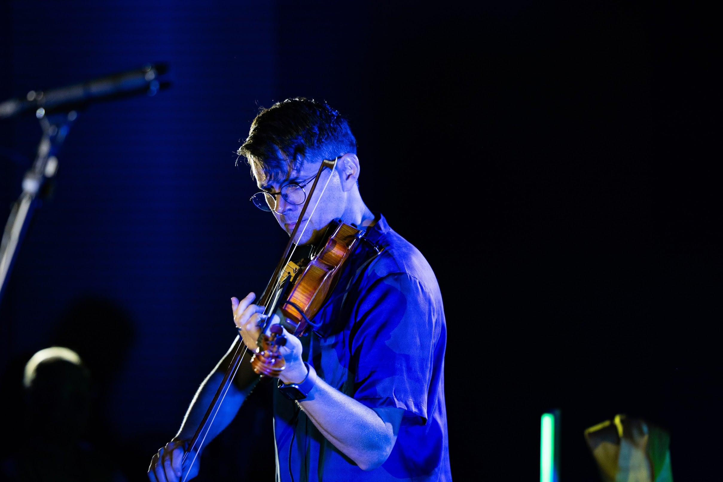 He's standing up for the coral reefs … with his violin