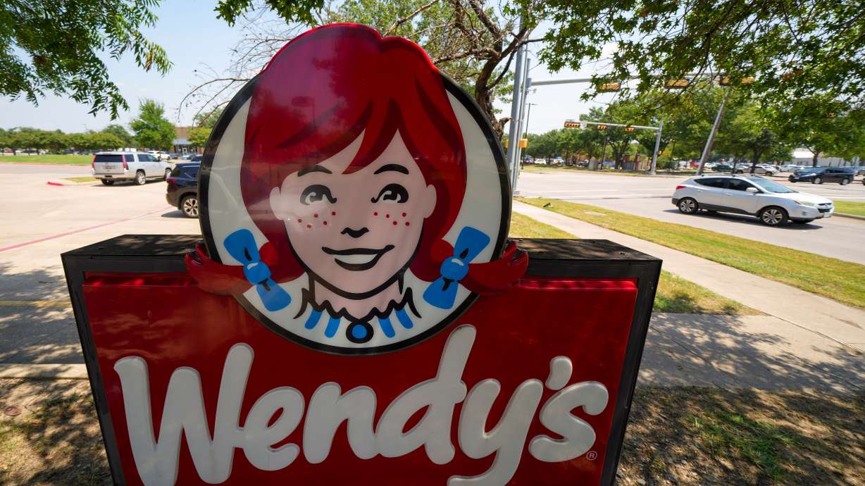 Wendy's plans to close hundreds U.S. restaurants over the next few months in an effort to boost its profit and make its remaining stores more appealing.