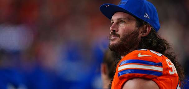 Broncos' Alex Singleton had surgery for testicular cancer a day after playing a prime-time game