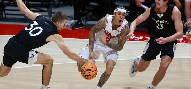 Runnin' Utes move to 3-0 after double-digit win over Holy Cross