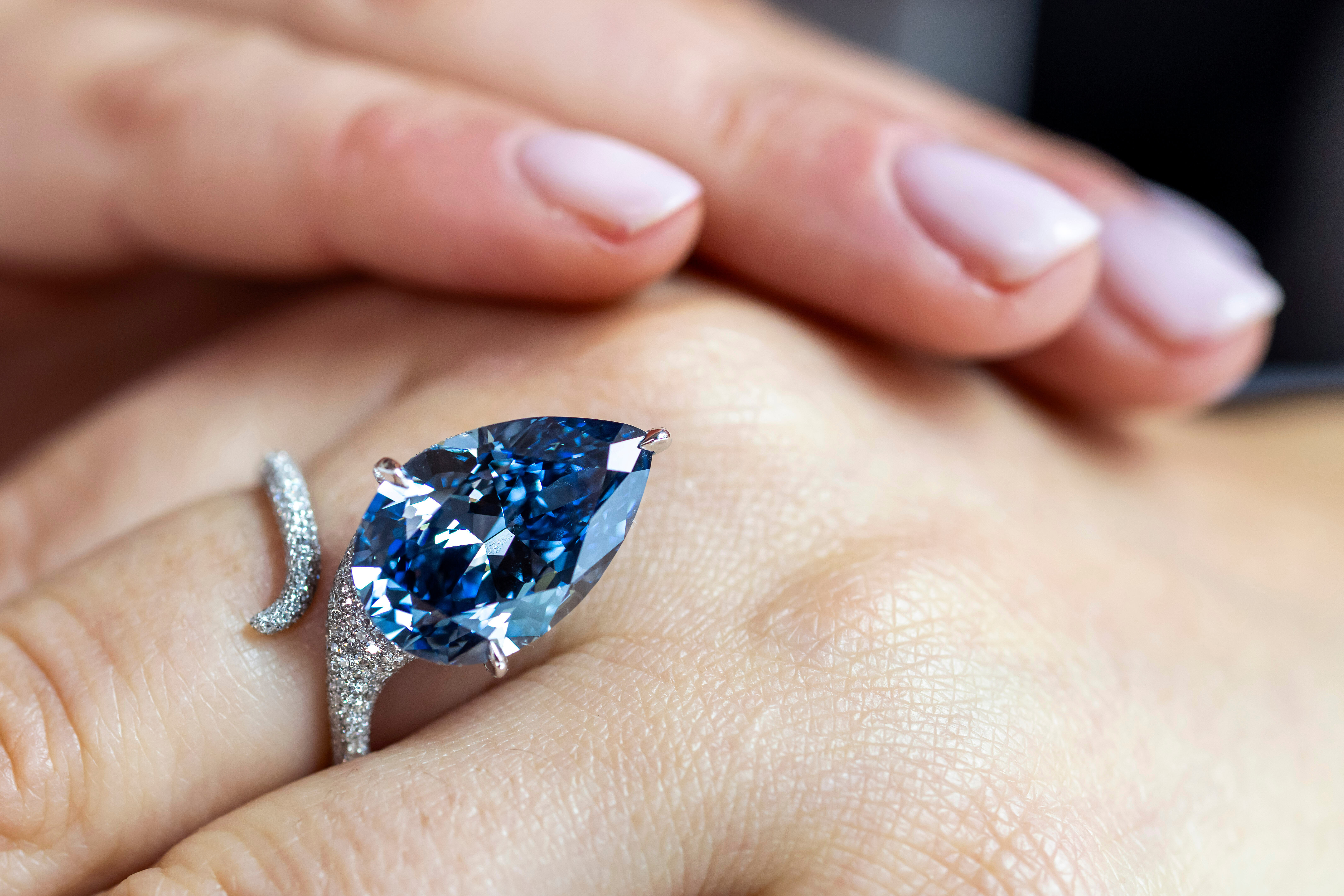 'Mellon Blue' diamond sells for $25.6M at Swiss auction