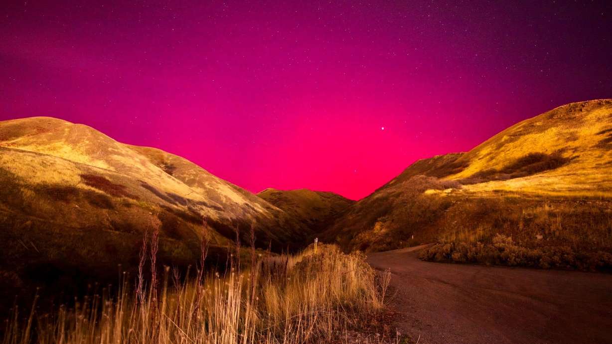 The northern lights visible above the foothills outside of Salt Lake City on Tuesday. A potentially severe geomagnetic storm could make it easier for Utah residents to view an aurora borealis between Tuesday and Wednesday.