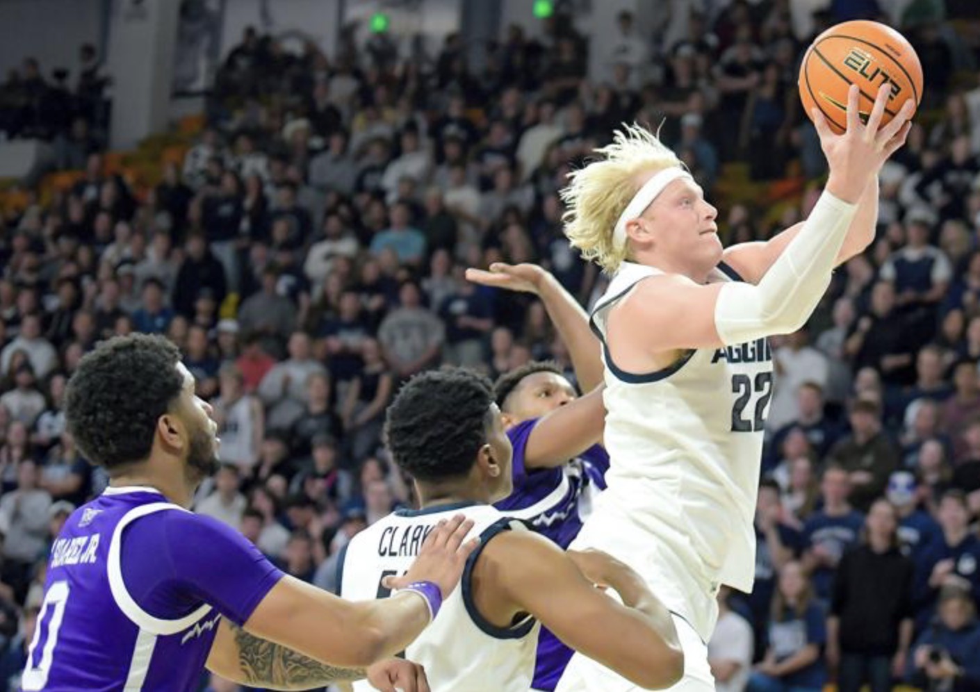 Utah State men's basketball pulls away from Weber State in 2nd half for win