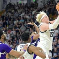 Utah State men's basketball pulls away from Weber State in 2nd half for win