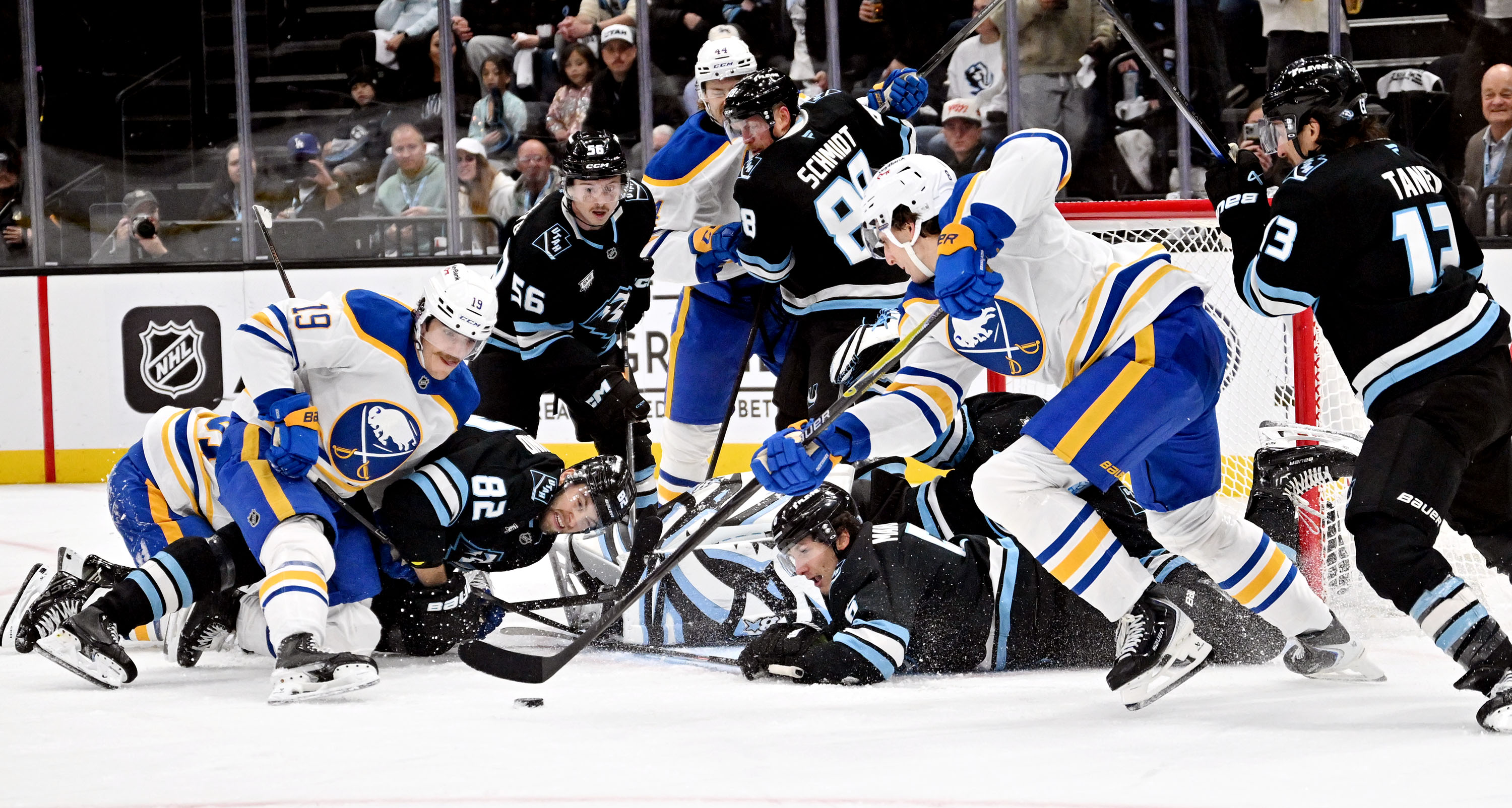 Peterka, Crouse score early in Mammoth's 4-goal 3rd period to beat Sabres 5-2