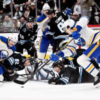 Peterka, Crouse score early in Mammoth's 4-goal 3rd period to beat Sabres 5-2