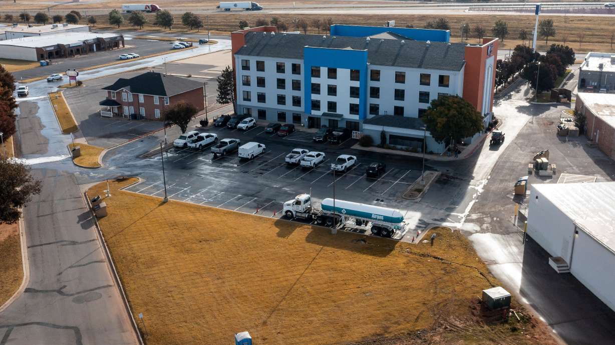 A leaking tanker truck spewed dangerous ammonia gas outside an Oklahoma hotel overnight, forcing hundreds of nearby residents to evacuate, authorities said Thursday. Several dozen people were treated at hospitals.