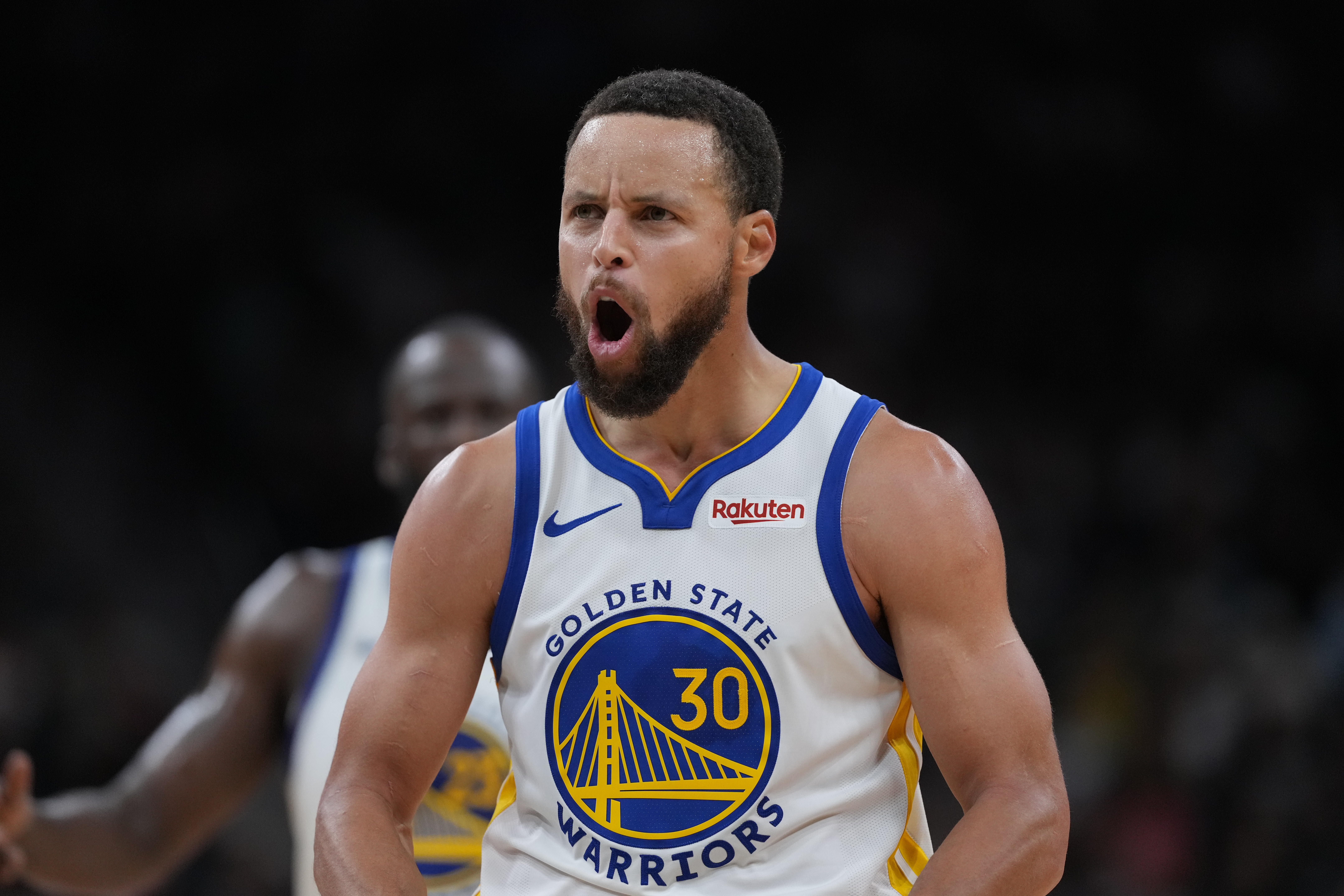 Curry's 46 points leads Warriors to 125-120 victory over Spurs despite Wembanyama's triple-double