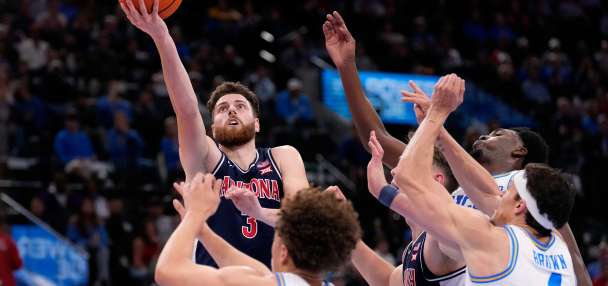 Dell'Orso scores 20 off the bench as No. 5 Arizona beats No. 15 UCLA 69-65 in Hall of Fame Series