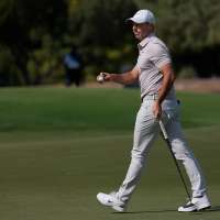 Rory McIlroy shares lead in Dubai and closes in on a 4th straight European title