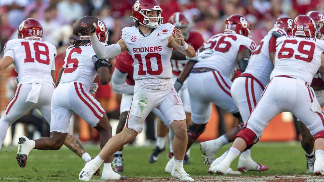 Oklahoma quarterback John Mateer (10) throws a pass during the first half of an NCAA college football game against Alabama, Saturday, Nov. 15, 2025, in Tuscaloosa, Ala.