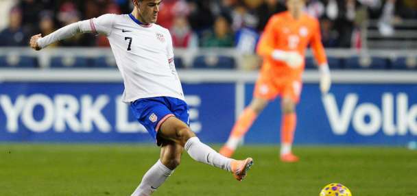 Reyna scores in 1st international start in 16 months, surpasses father, as US beats Paraguay 2-1