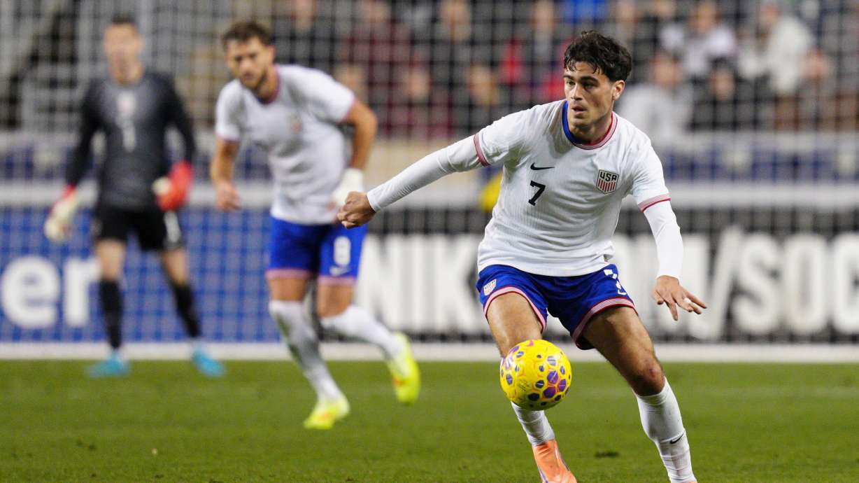 United States' Gio Reyna controls the ball during the second half of an international friendly soccer match against Paraguay, Saturday, Nov. 15, 2025, in Chester, Pa.