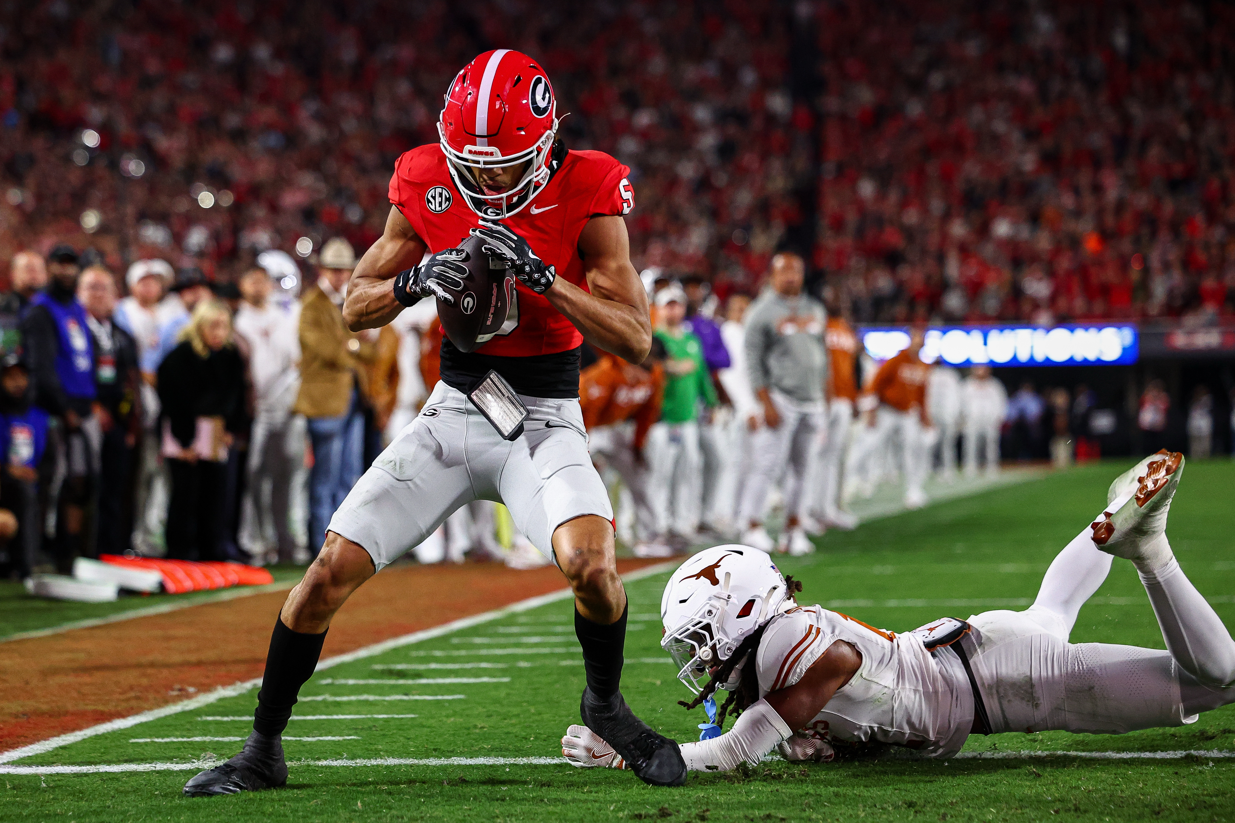 Stockton accounts for 5 touchdowns to outshine Manning as No. 5 Georgia beats No. 10 Texas 35-10