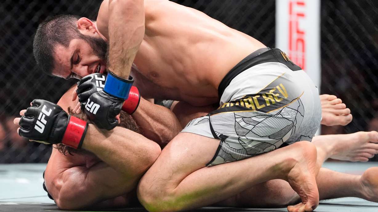 Russia's Islam Makhachev, top, grapples with Australia's Jack Della Maddalena, bottom, during the third round of a welterweight title bout at the UFC 322 mixed martial arts event, Saturday, Nov. 15, 2025, in New York.
