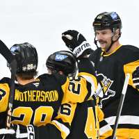 Crosby and Malkin score as the Penguins shut out the Predators 4-0 in Stockholm