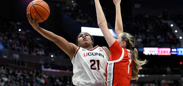 Sarah Strong's double-double leads top-ranked UConn past Ohio State 100-68