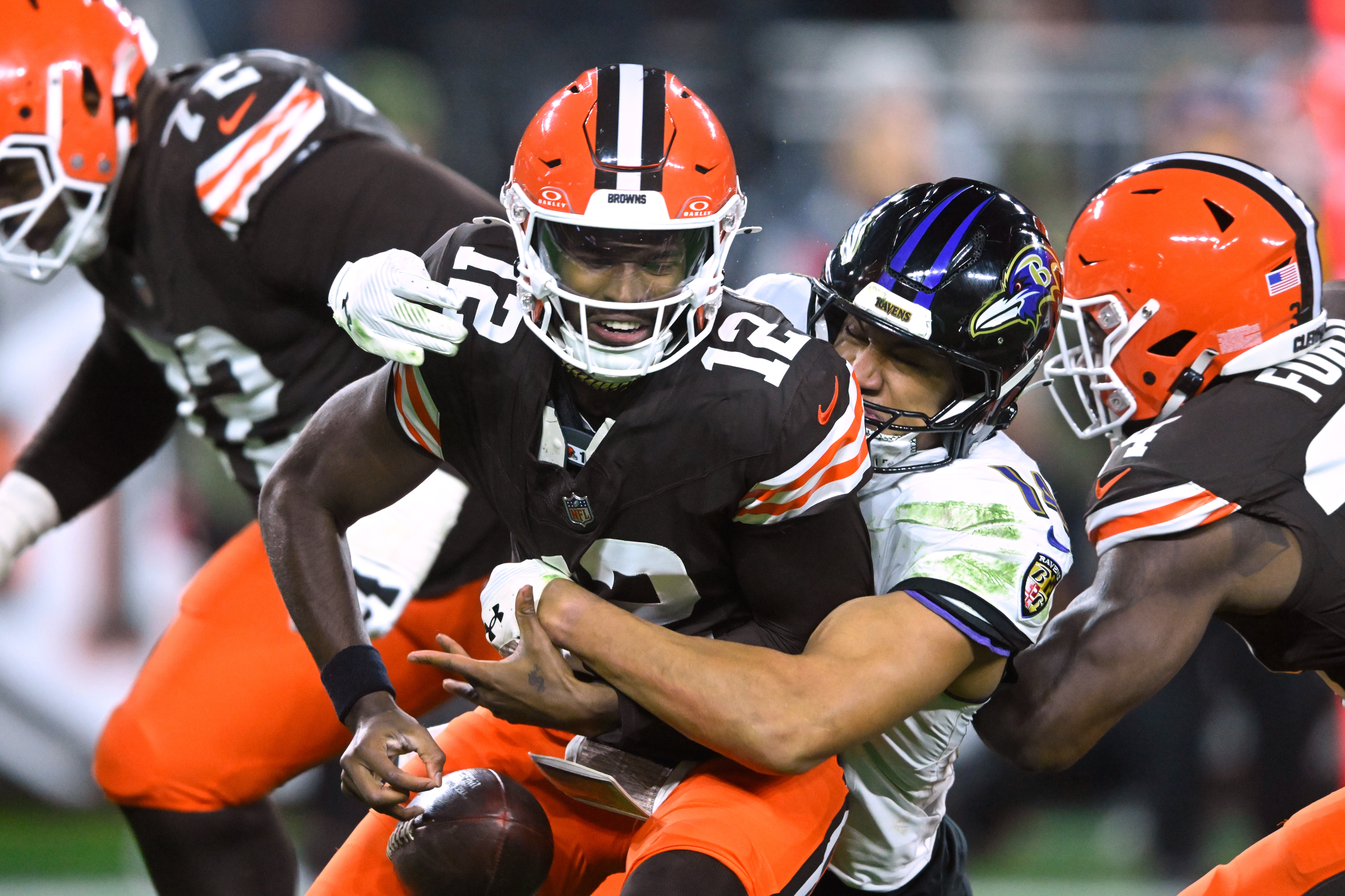 Locals in the NFL: Kyle Van Noy helps 'welcome' Browns rookie Shedeur Sanders to NFL