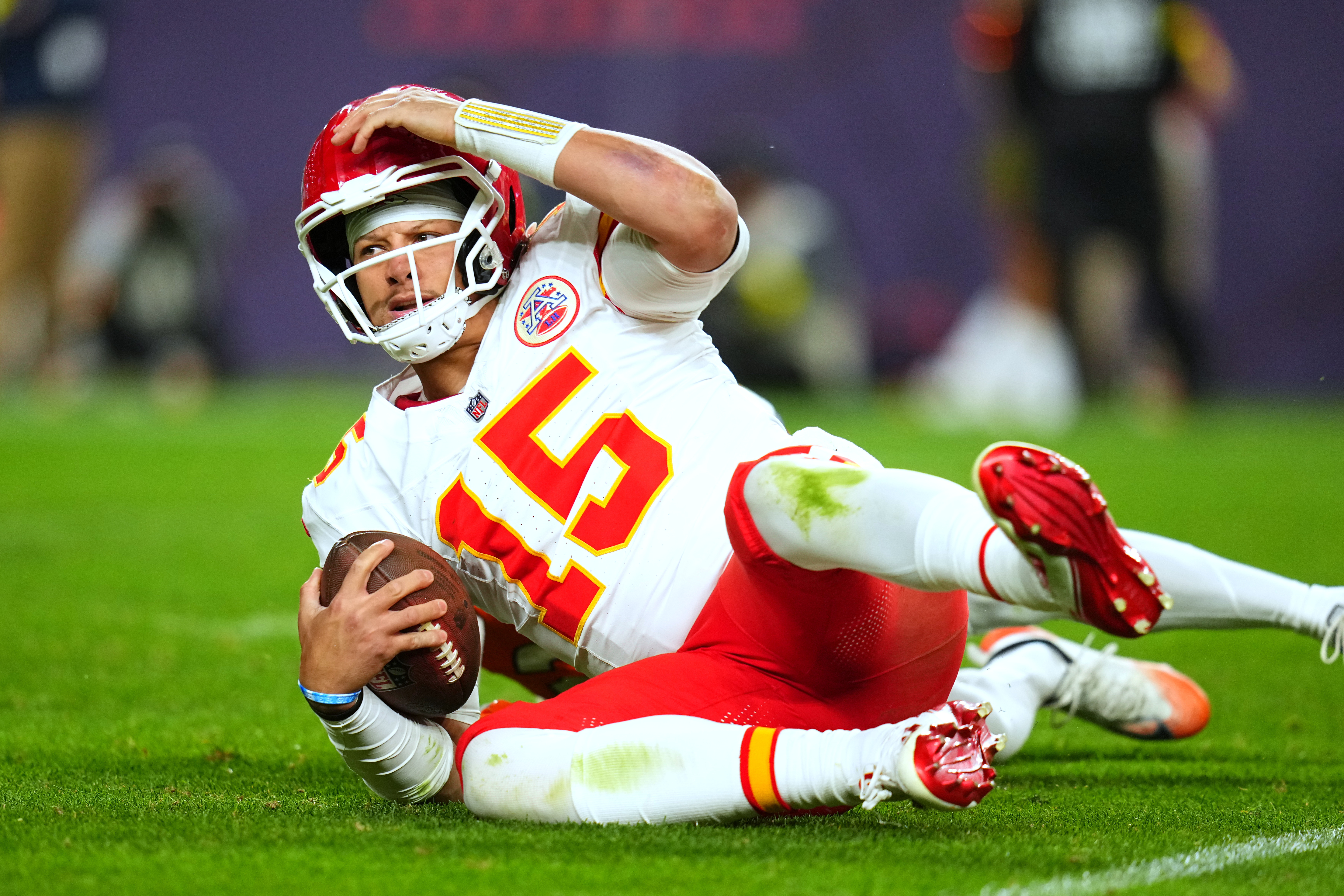 Forget winning the AFC West. Mahomes and Chiefs in danger of missing playoffs after loss to Broncos