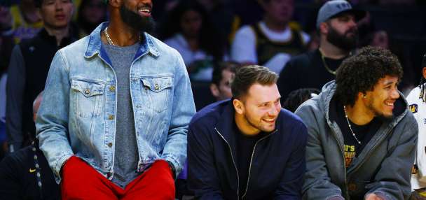 LeBron James returns to practice with Lakers but hasn't decided whether to make season debut Tuesday