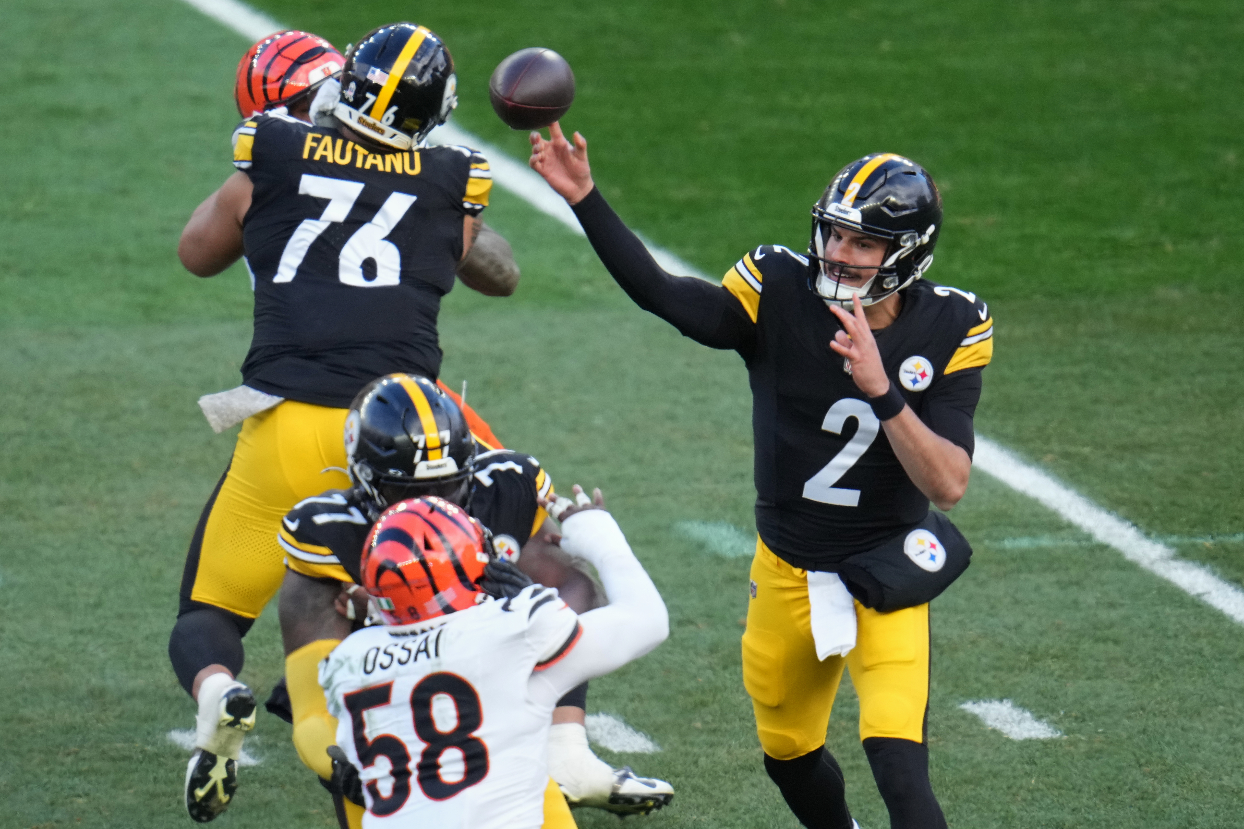 Pittsburgh Steelers quarterback Mason Rudolph (2) throws against the Cincinnati Bengals during the first second of an NFL football game Sunday, Nov. 16, 2025, in Pittsburgh.