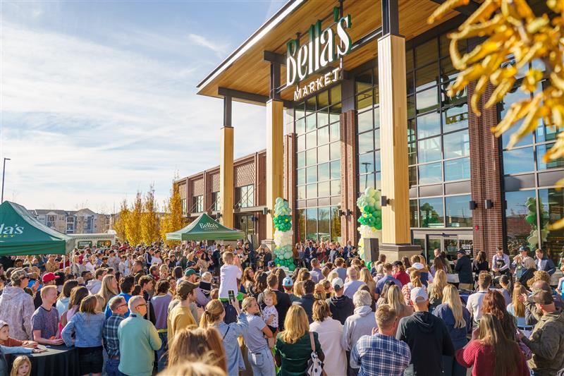 'A historic moment:' Vineyard's first grocery store opening met with fanfare, eager shoppers