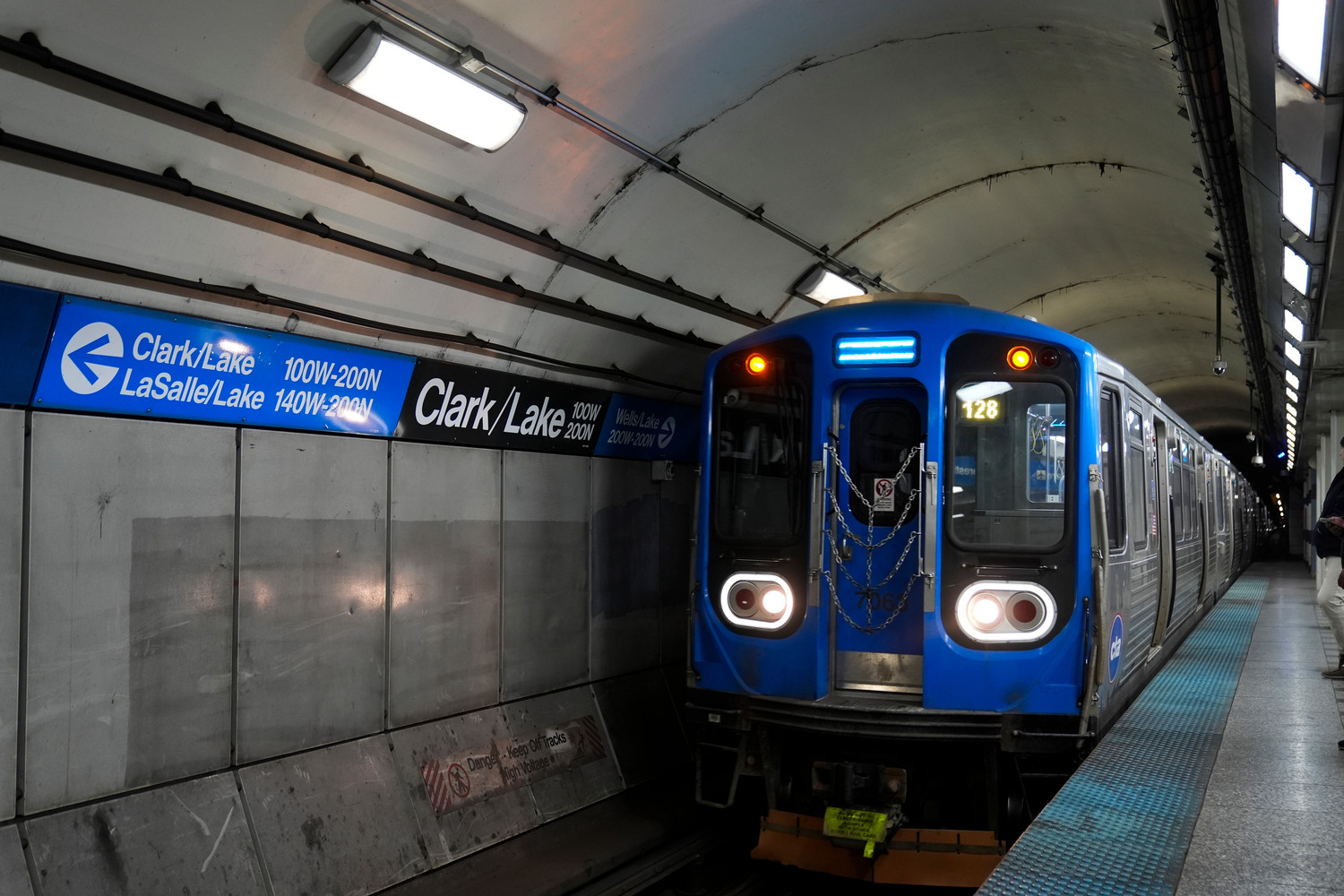 Man accused of setting a woman on fire on a Chicago train is charged with terrorism | KSL.com