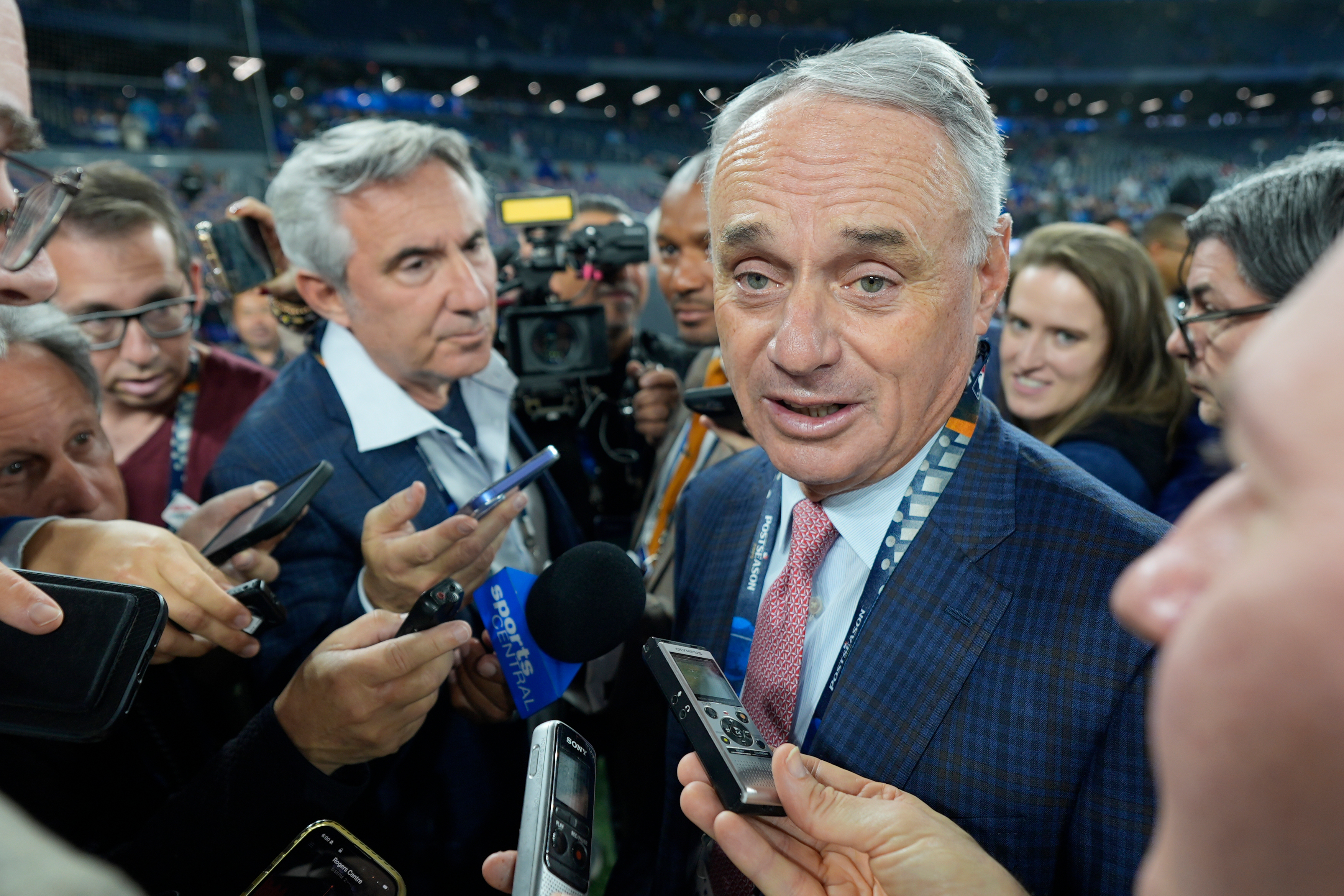 MLB will comply with Senate's request for gambling investigation documents, commissioner says