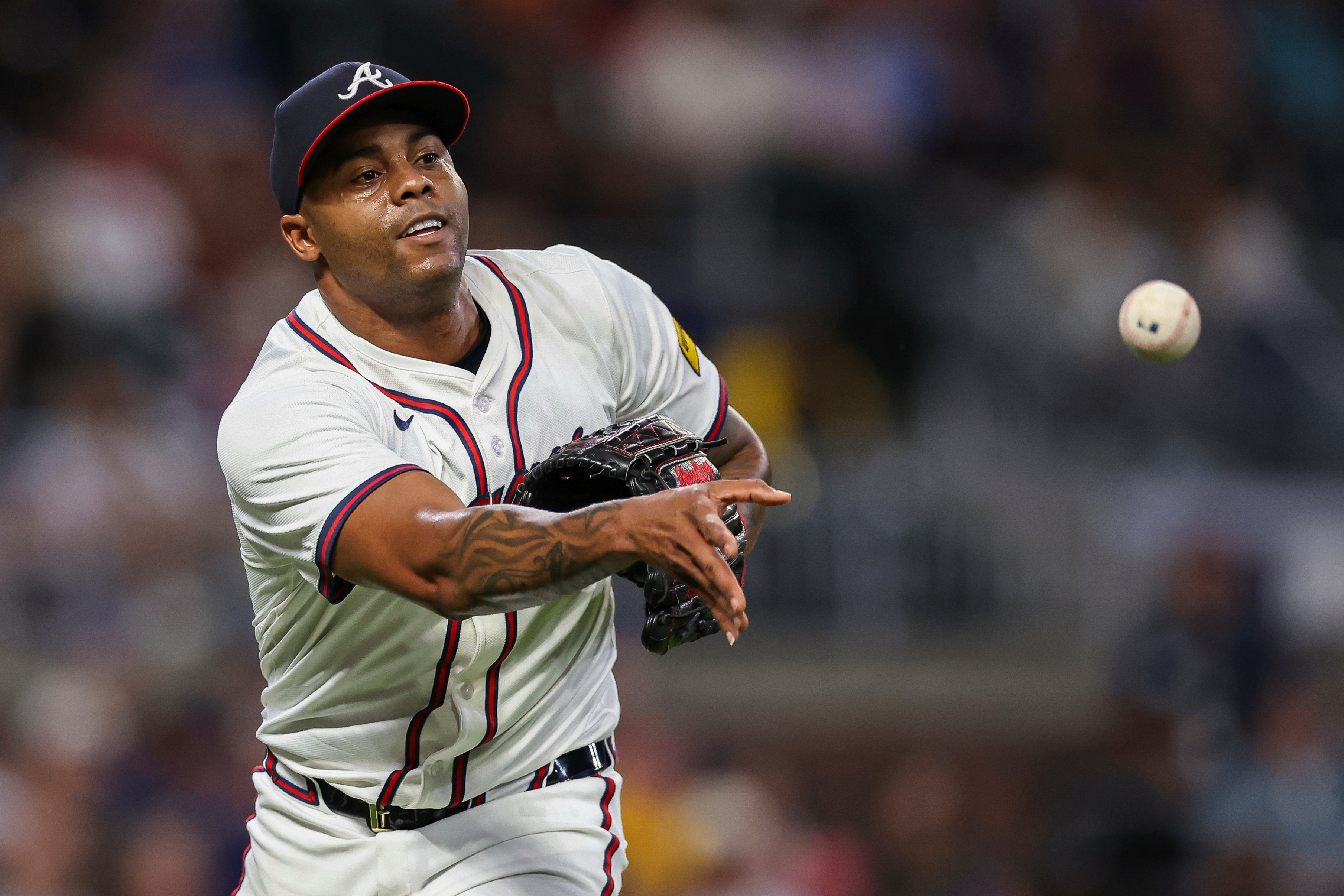 Braves re-sign veteran closer Raisel Iglesias to $16 million, 1-year deal