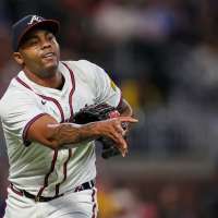 Braves re-sign veteran closer Raisel Iglesias to $16 million, 1-year deal